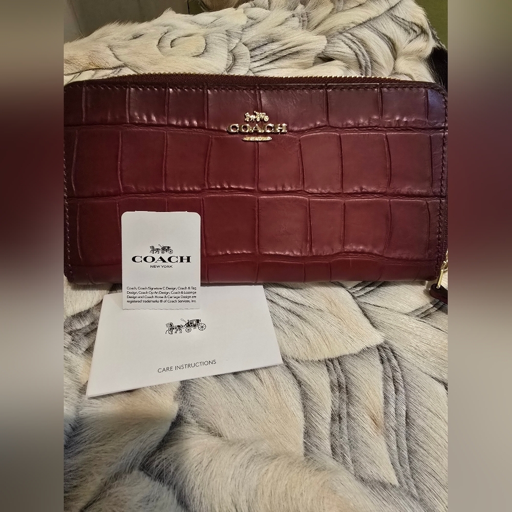 Coach Vtg  Croc-Embossed Leather Clutch